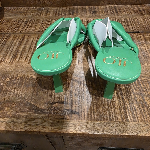 Jennifer Lopez Vivin Green Knot Sandals - Picture 5 of 7